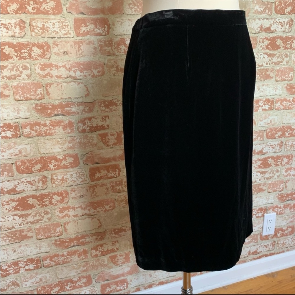 LANDS END Black Velvet Skirt Size 14 Knee Length - Picture 3 of 8